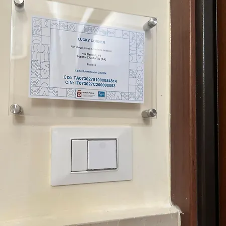 Lucky Corner - Elegant