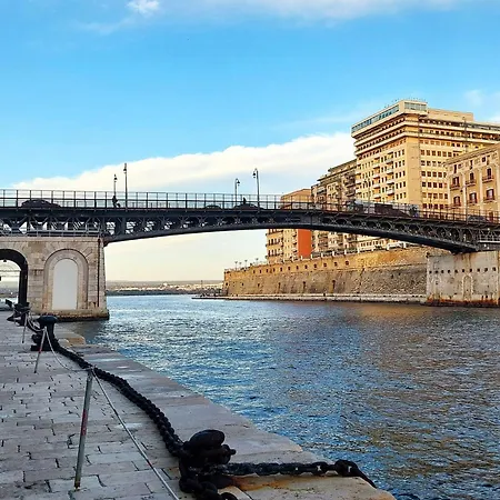 Lucky Corner - Elegant